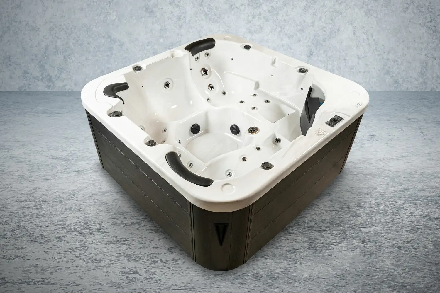 American Outdoor Whirlpool Torina
