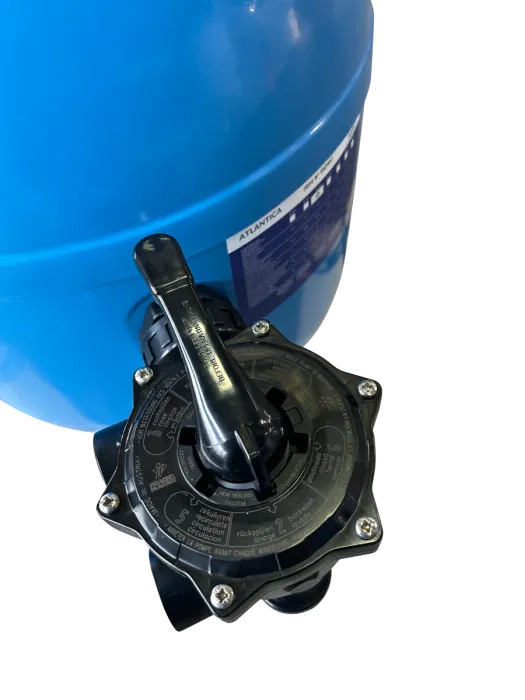 Der GFK-Filterkessel Atlantica mit 6-Wege-Side-Mount-Ventil bietet eine langlebige und effiziente Poolfiltration für kristallklares Wasser.