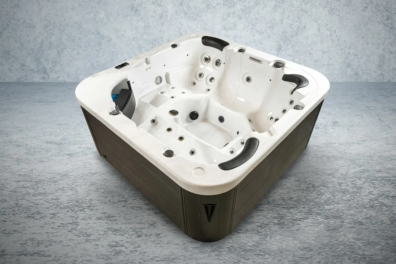 American Outdoor Whirlpool Torina