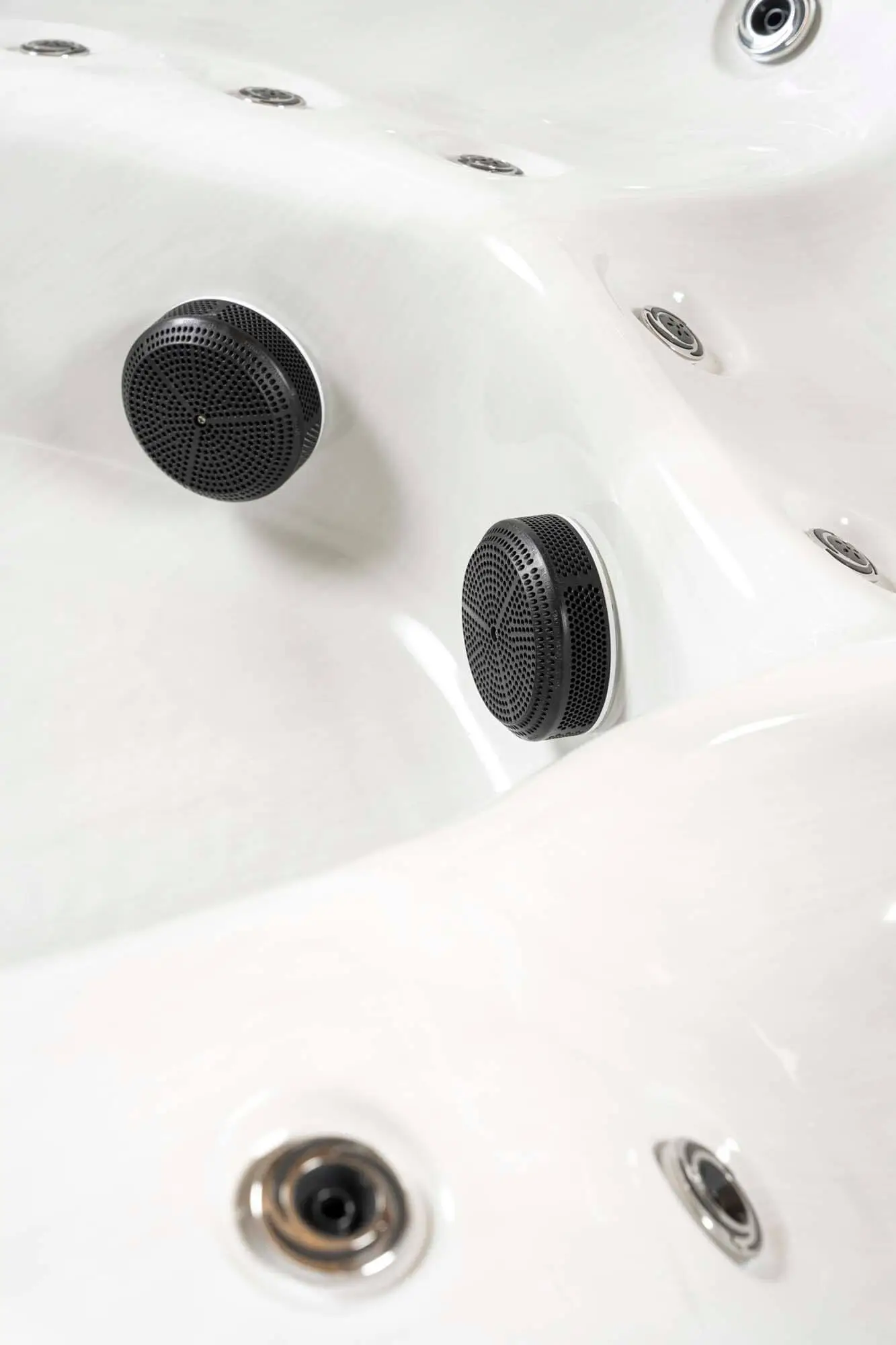 American Outdoor Whirlpool Torina Sterling Silver / Brown