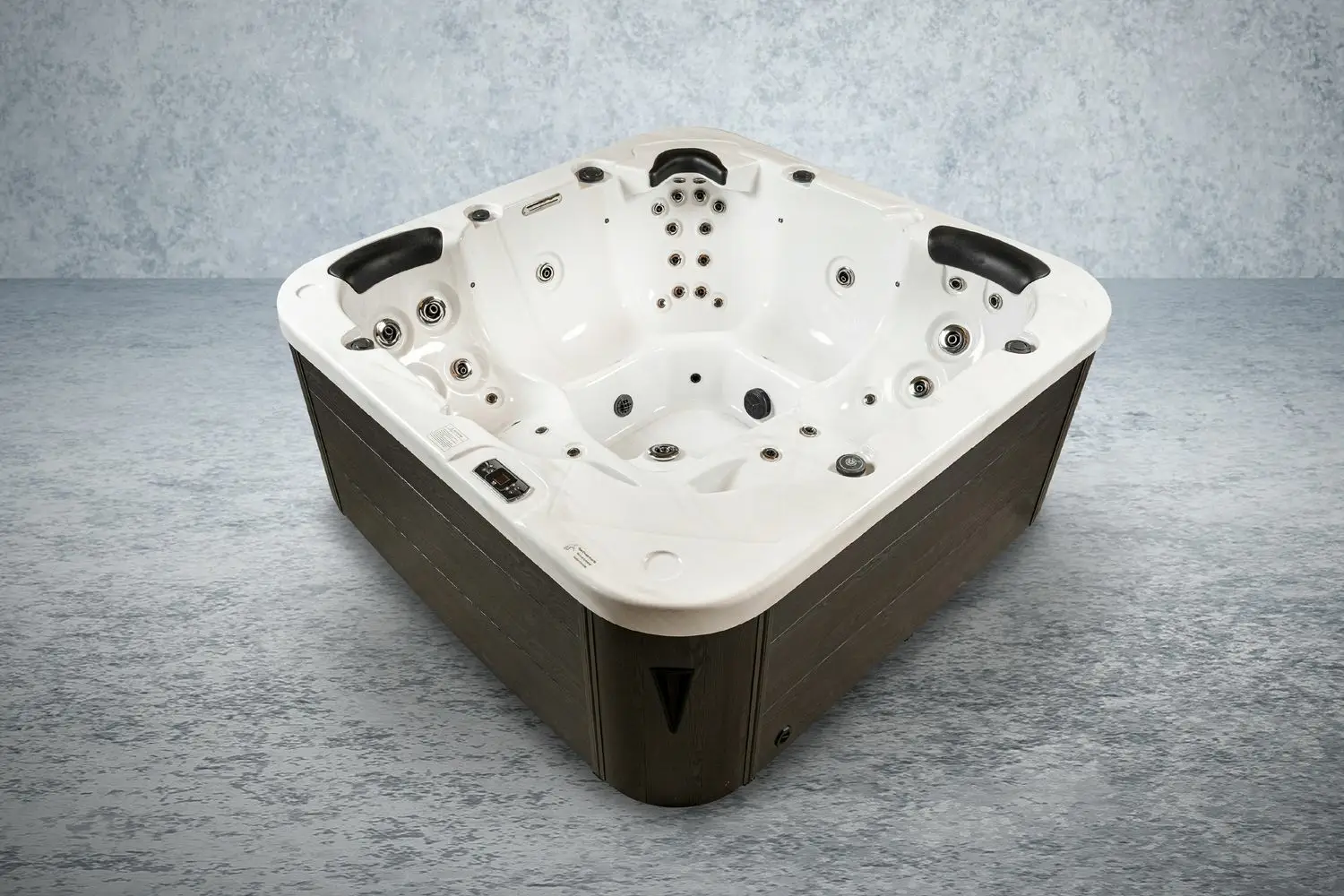 American Outdoor Whirlpool Torina