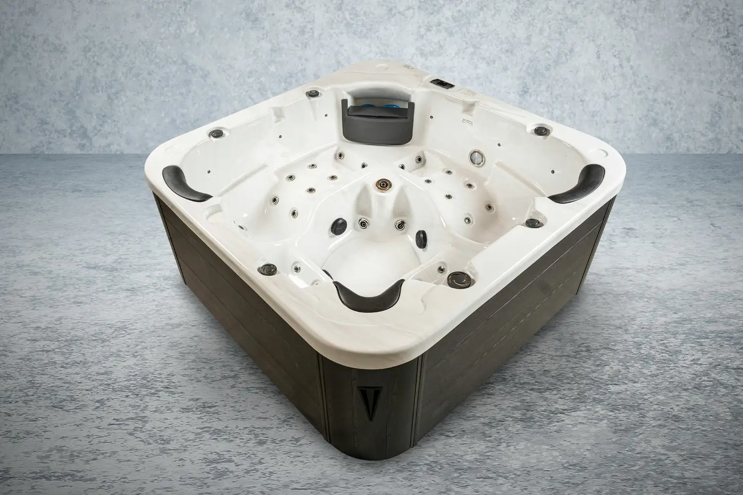 American Outdoor Whirlpool Torina