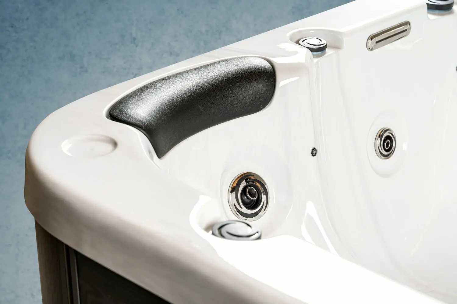 American Outdoor Whirlpool Torina