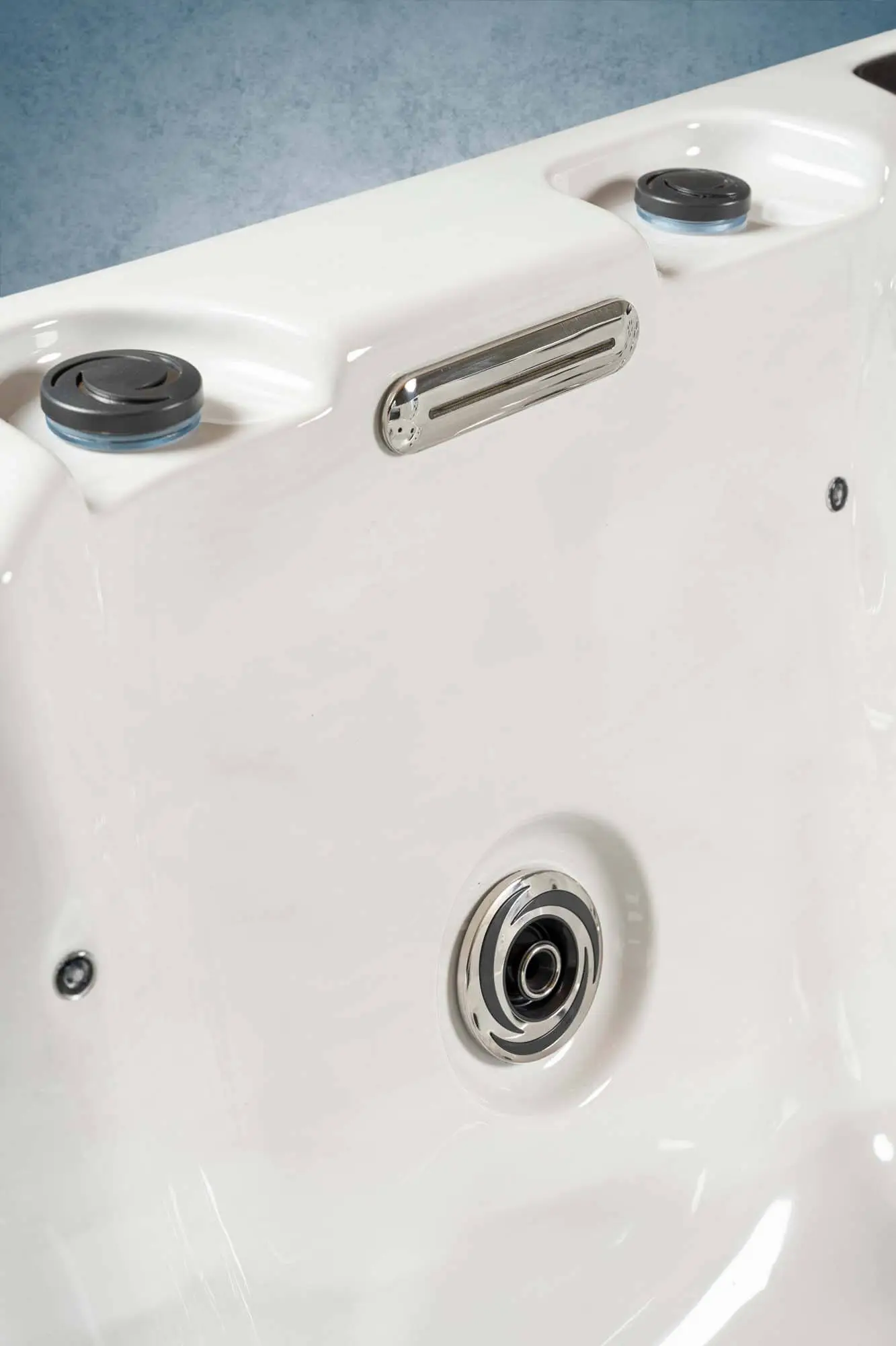 American Outdoor Whirlpool Torina Sterling Silver / Brown